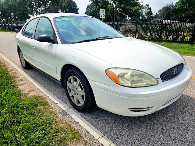 2005 Ford Taurus SE