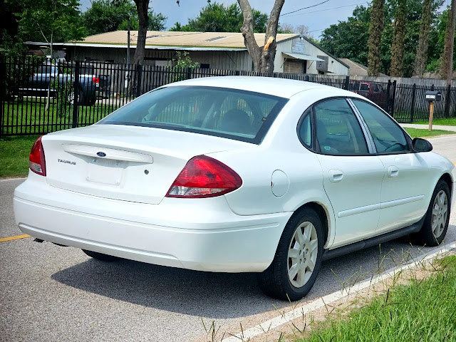 2005 Ford Taurus SE