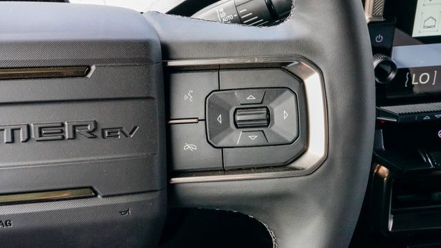 2024 GMC Hummer EV SUV 2X