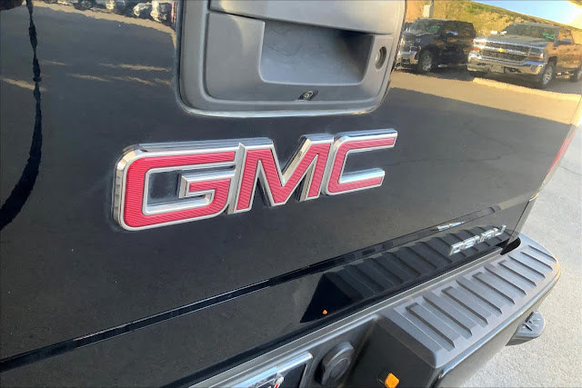 2018 GMC Sierra 1500 Denali 4WD Crew Cab 143.5