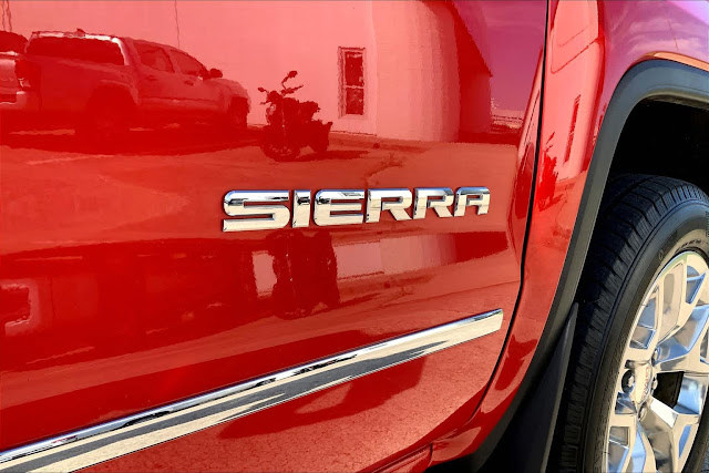 2015 GMC Sierra 1500 SLT 4WD Crew Cab 143.5