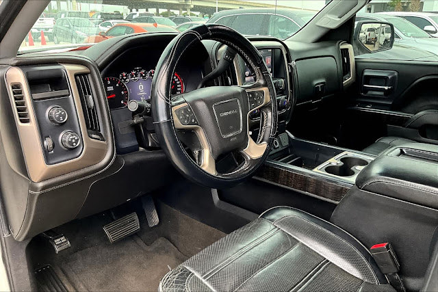 2015 GMC Sierra 1500 Denali 4WD Crew Cab 143.5