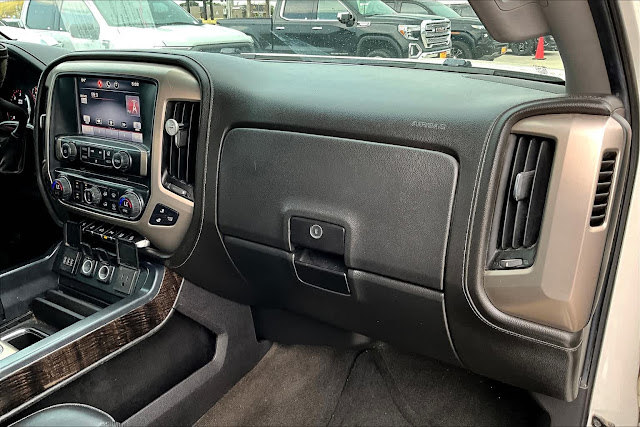 2015 GMC Sierra 1500 Denali 4WD Crew Cab 143.5