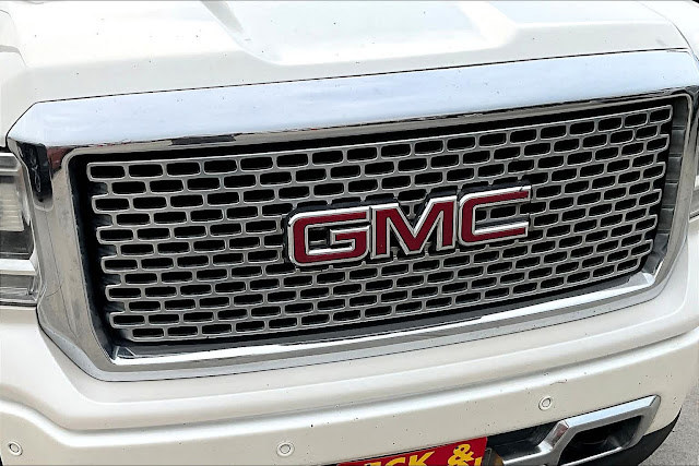 2015 GMC Sierra 1500 Denali 4WD Crew Cab 143.5