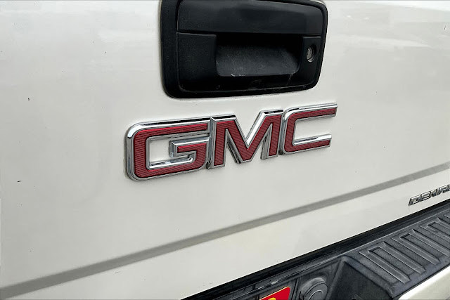 2015 GMC Sierra 1500 Denali 4WD Crew Cab 143.5