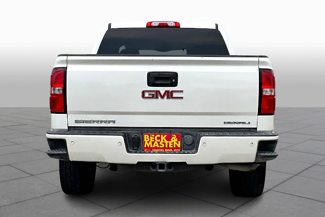 2015 GMC Sierra 1500 Denali 4WD Crew Cab 143.5