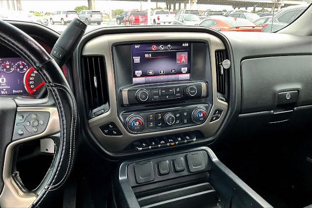 2015 GMC Sierra 1500 Denali 4WD Crew Cab 143.5