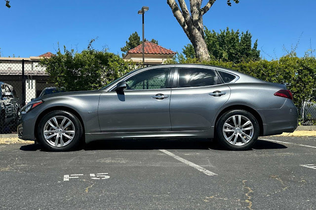 2016 Infiniti Q70 3.7