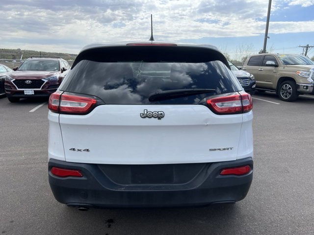 2016 Jeep Cherokee Sport