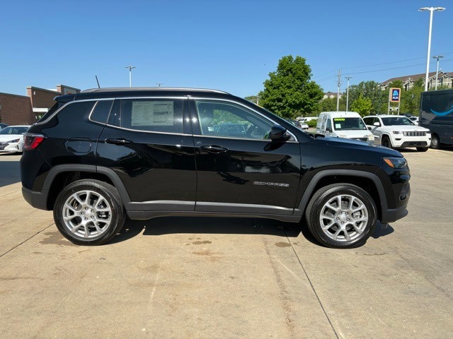 2024 Jeep Compass LATITUDE LUX 4X4