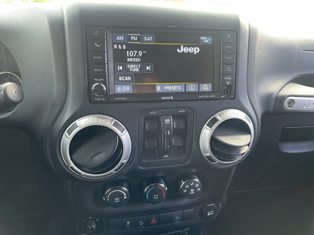 2014 Jeep Wrangler Unlimited Sahara 4x4 4dr SUV