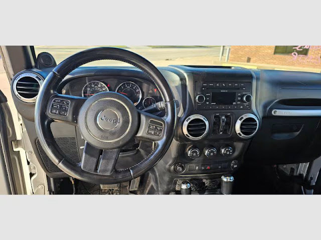 2011 Jeep Wrangler Unlimited 4WD 4dr Sahara