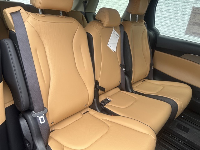 2024 Kia Carnival LX Seat Package