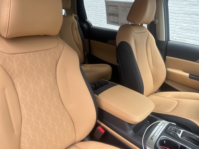 2024 Kia Carnival LX Seat Package