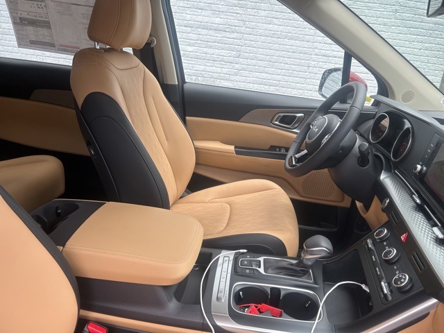 2024 Kia Carnival LX Seat Package