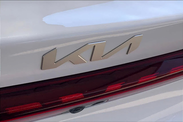 2022 Kia K5 LXS