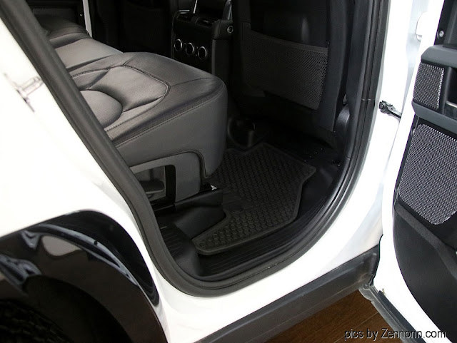 2023 Land Rover Defender 110 X-Dynamic SE AWD