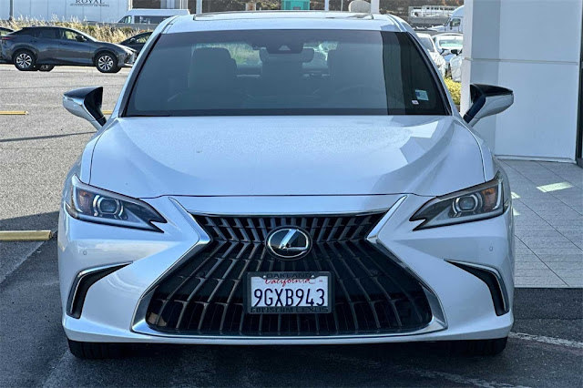 2023 Lexus ES 300h