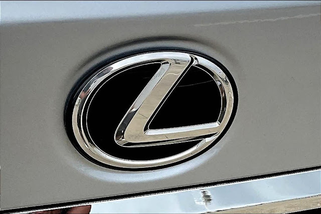 2023 Lexus ES Base