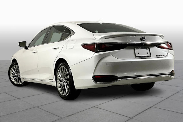 2022 Lexus ES Luxury