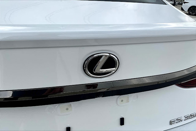 2024 Lexus ES F SPORT Handling