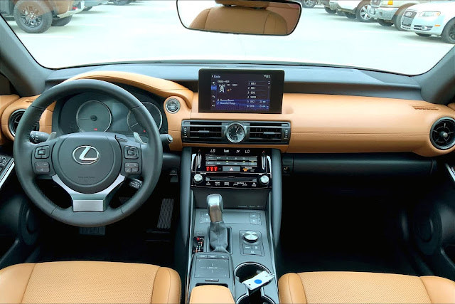 2023 Lexus IS Base