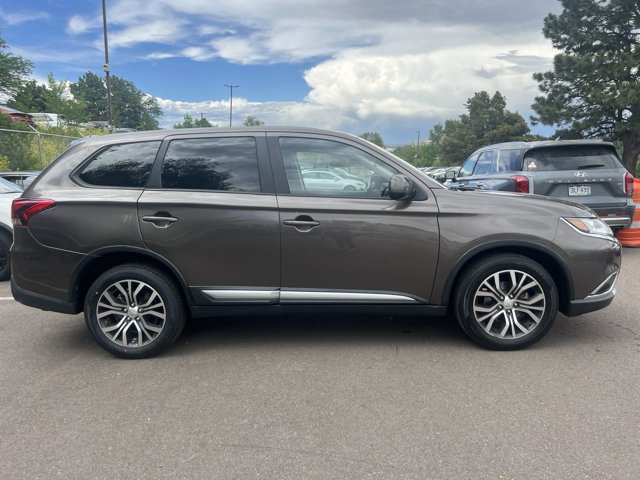 2017 Mitsubishi Outlander Base