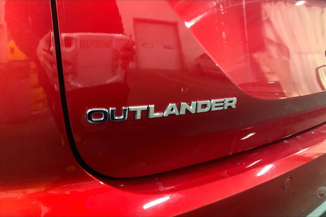 2022 Mitsubishi Outlander ES