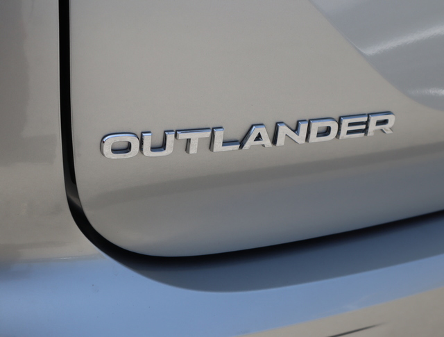 2022 Mitsubishi Outlander SE