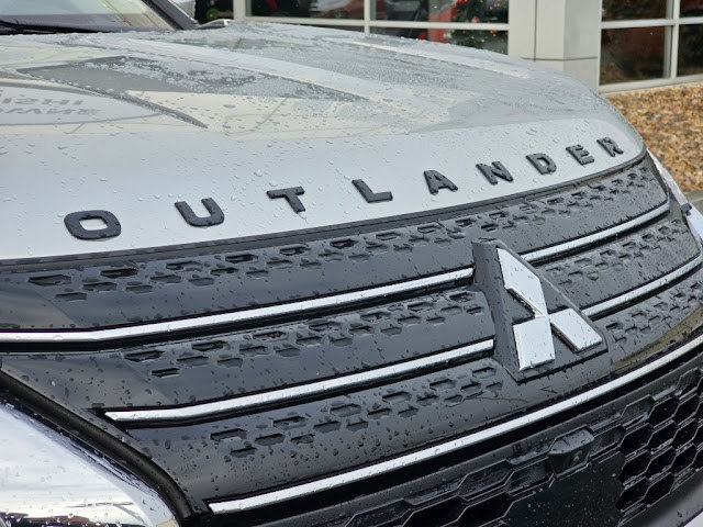 2024 Mitsubishi Outlander PHEV SE