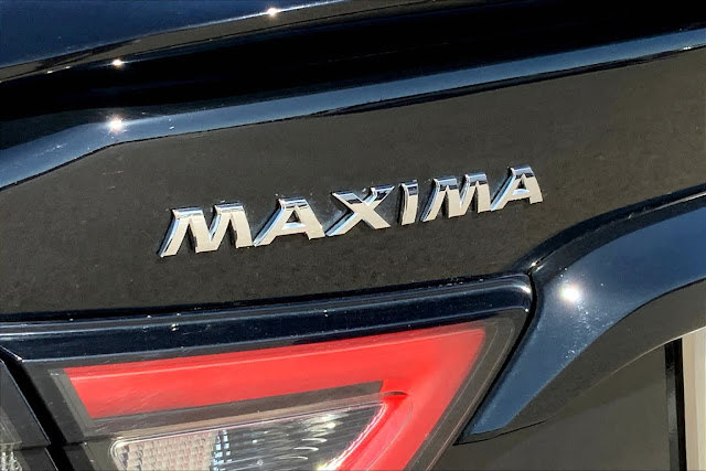 2022 Nissan Maxima SR