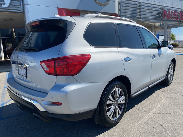 2020 Nissan Pathfinder S