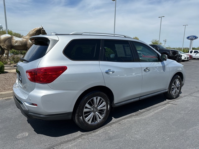 2020 Nissan Pathfinder SL