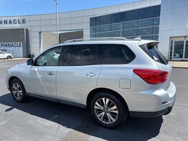 2020 Nissan Pathfinder SL