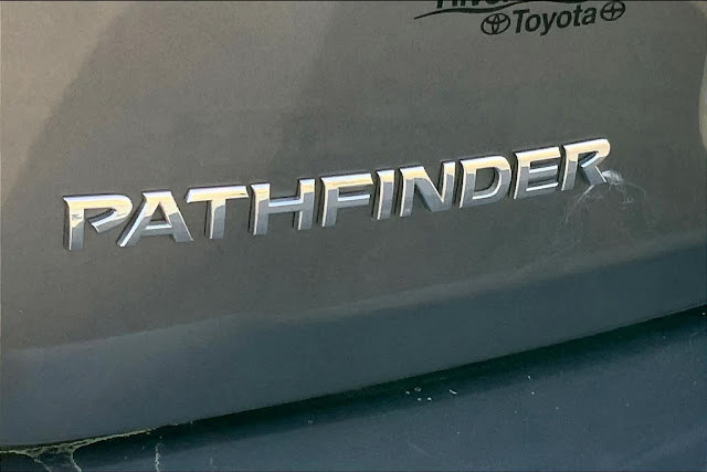 2017 Nissan Pathfinder SL