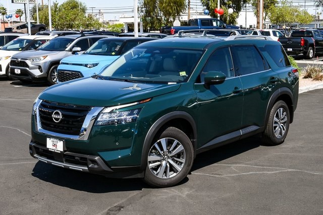 2024 Nissan Pathfinder SL