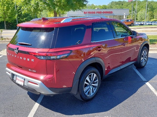 2022 Nissan Pathfinder SL