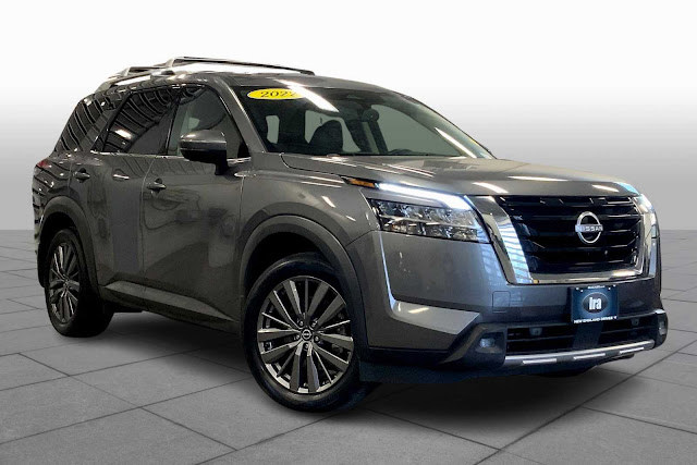 2022 Nissan Pathfinder SL