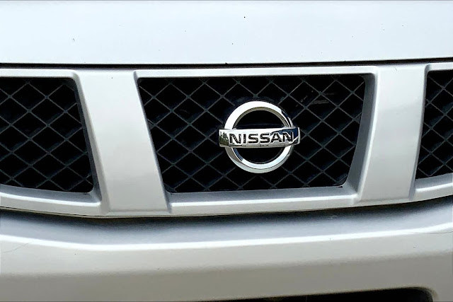 2004 Nissan Titan XE Crew Cab 2WD