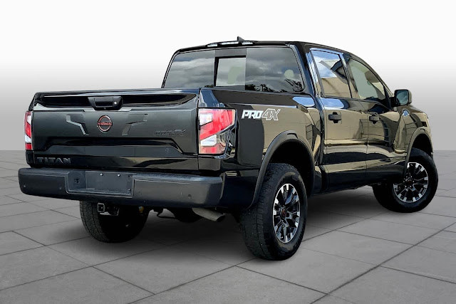 2023 Nissan Titan PRO-4X 4x4 Crew Cab