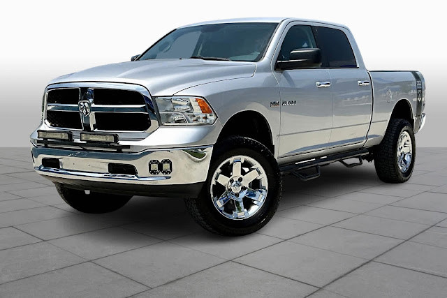 2017 Ram 1500 SLT 4x2 Crew Cab 64 Box