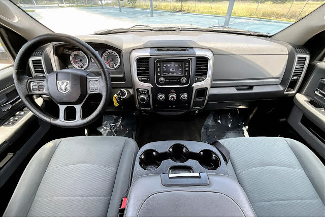 2017 Ram 1500 SLT 4x2 Crew Cab 64 Box