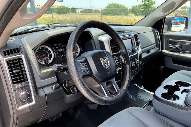 2017 Ram 1500 SLT 4x2 Crew Cab 64 Box