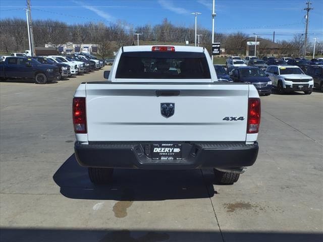 2024 Ram 1500 CLASSIC TRADESMAN QUAD CAB 4X4 6&#039;4 BOX