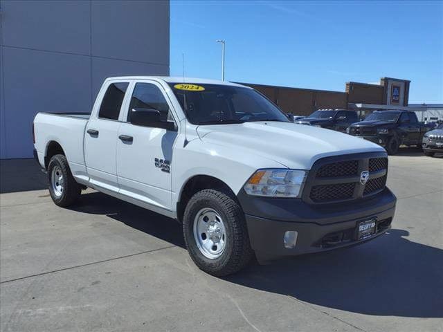 2024 Ram 1500 CLASSIC TRADESMAN QUAD CAB 4X4 6&#039;4 BOX