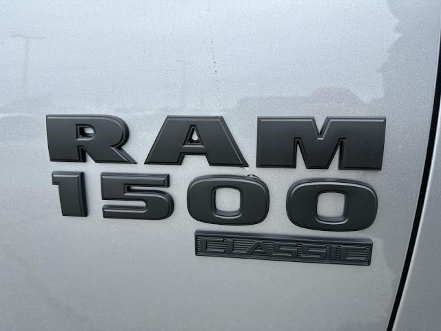 2024 Ram 1500 Classic WARLOCK 4x4 crew cab
