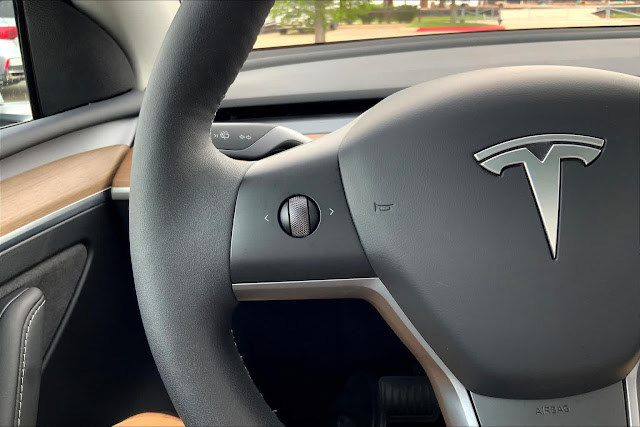 2023 Tesla Model Y Base