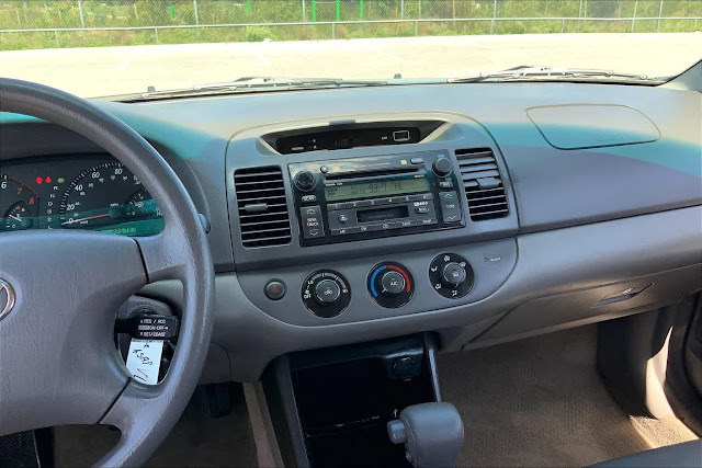 2004 Toyota Camry LE