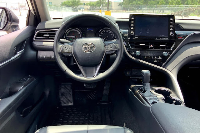 2024 Toyota Camry Hybrid SE