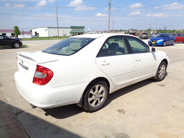 2004 Toyota Camry 4dr Sdn XLE Auto